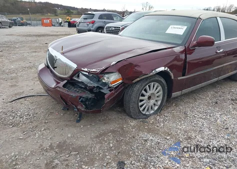 2004 Lincoln Town Car Signature from USA, damaged, VIN 1LNHM81W14Y674637